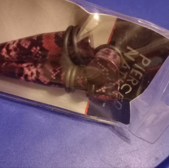 11MM (7/16IN) RED ANIMAL PRINT PLUGS AND TAPERS - Picture 2 of 4